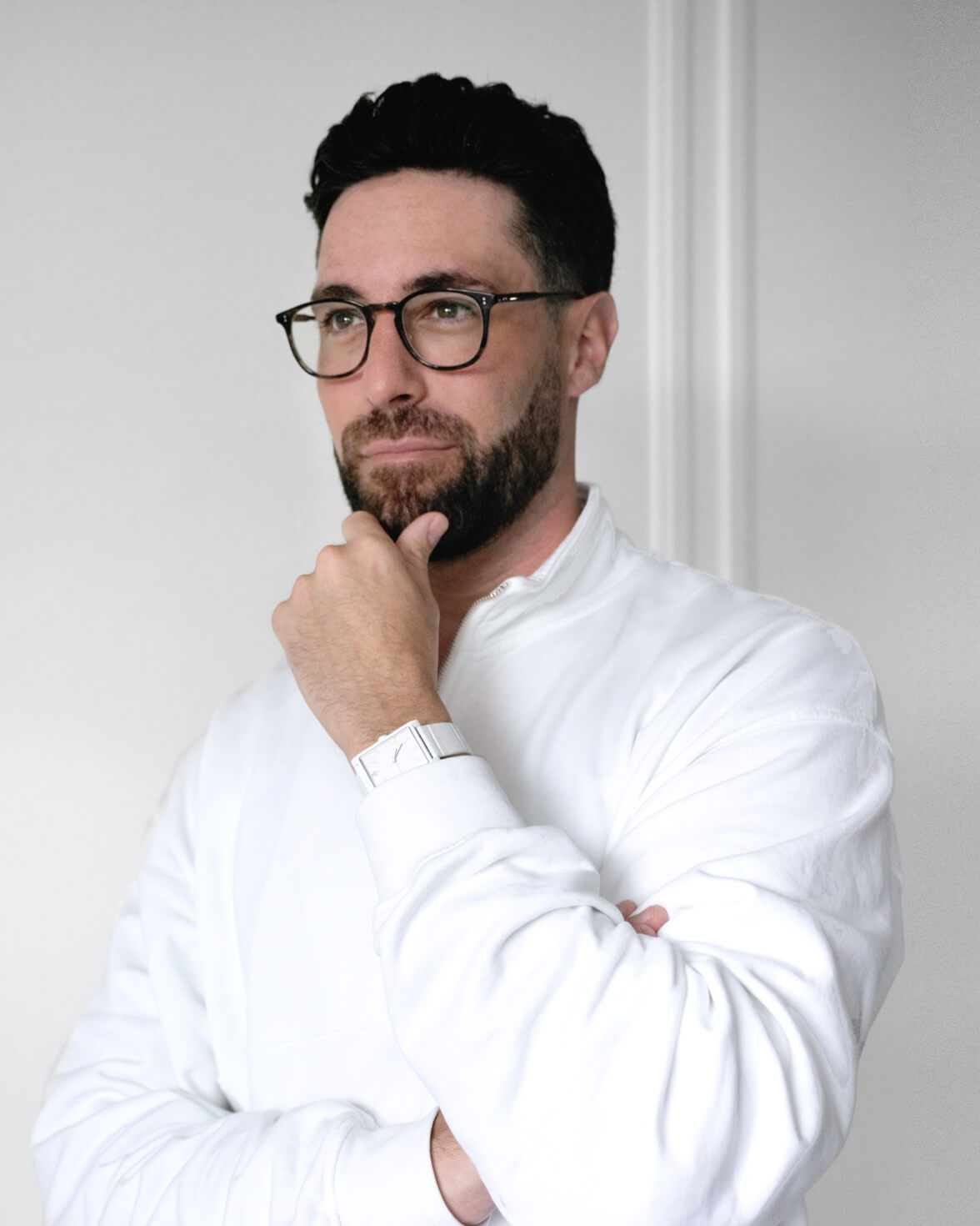Brandon Kaplan wearing the VIEREN White Croc Leather rectangular watch
