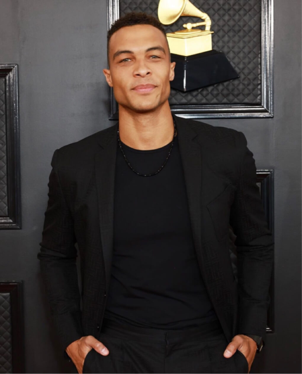 Dale Moss wearing the VIEREN Black Diamond watch