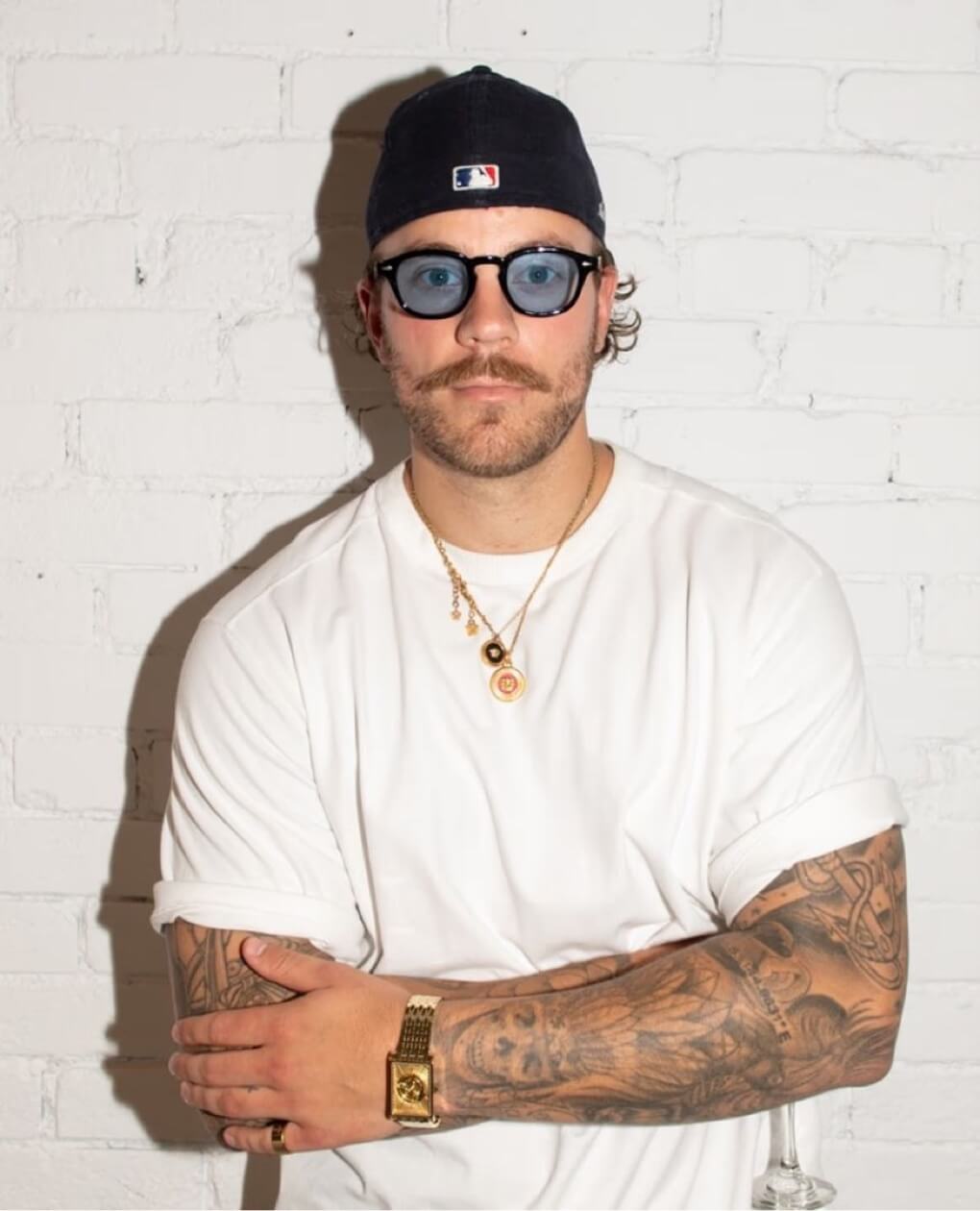 Devon Michaels wearing the VIEREN Gold Waves watch