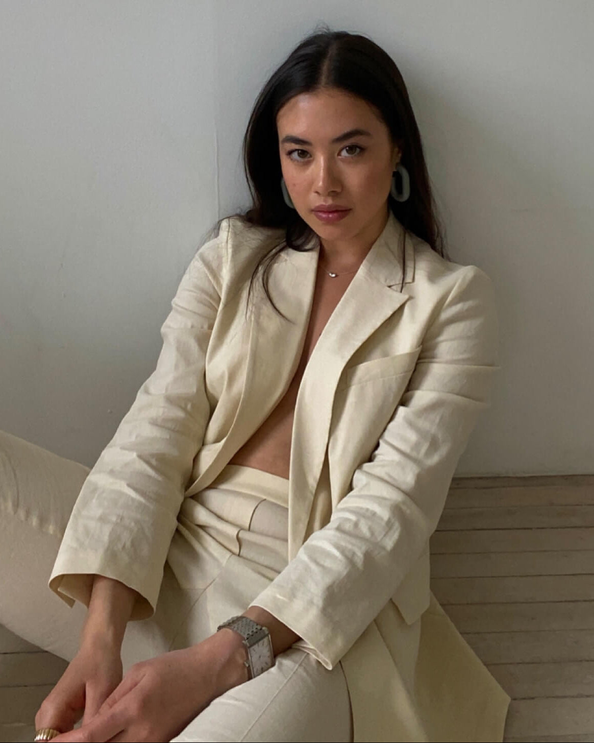 Sasha Mei wearing the VIEREN White Diamond watch