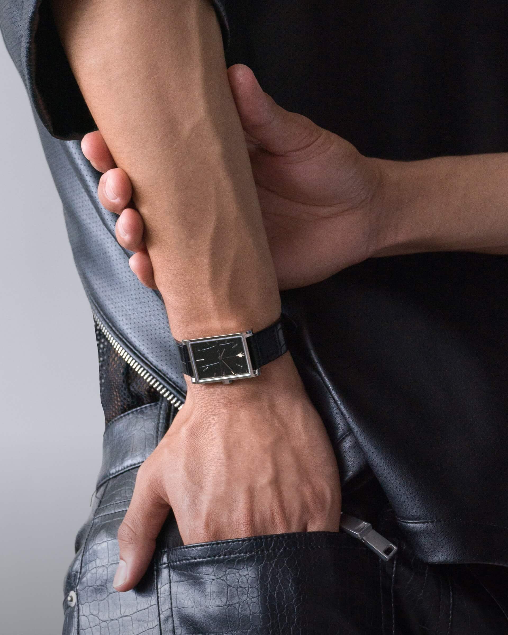 VIEREN Black Croc Leather men's rectangular watch
