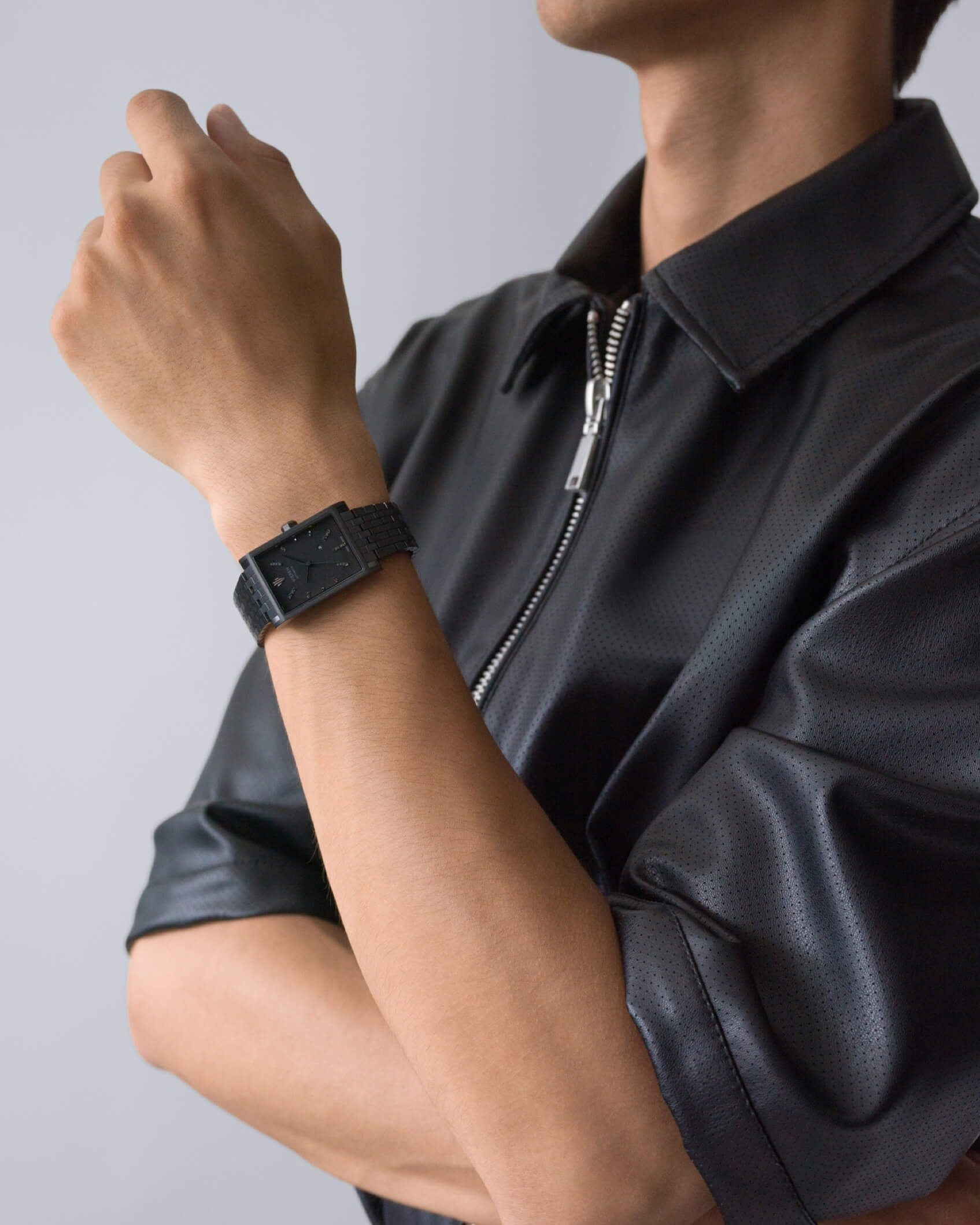 VIEREN Black Diamond men's watch styled with a black blazer