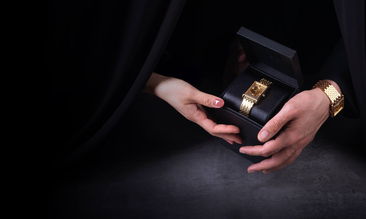 VIEREN gold rectangular watch on watch stand and box set for couples watch sets