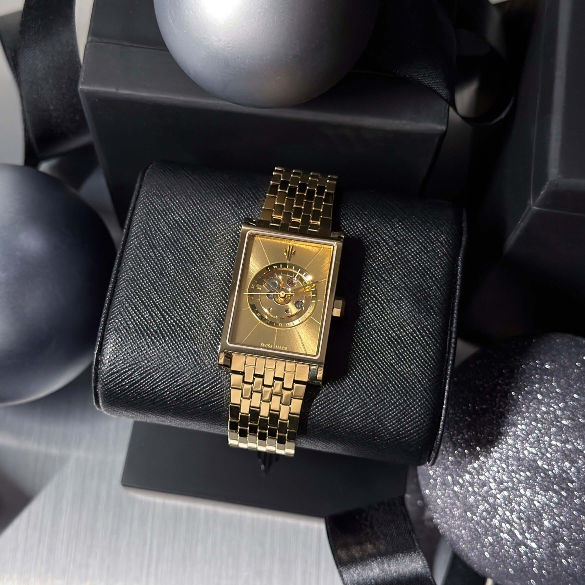 VIEREN Gold Sunray rectangular watch holiday gift