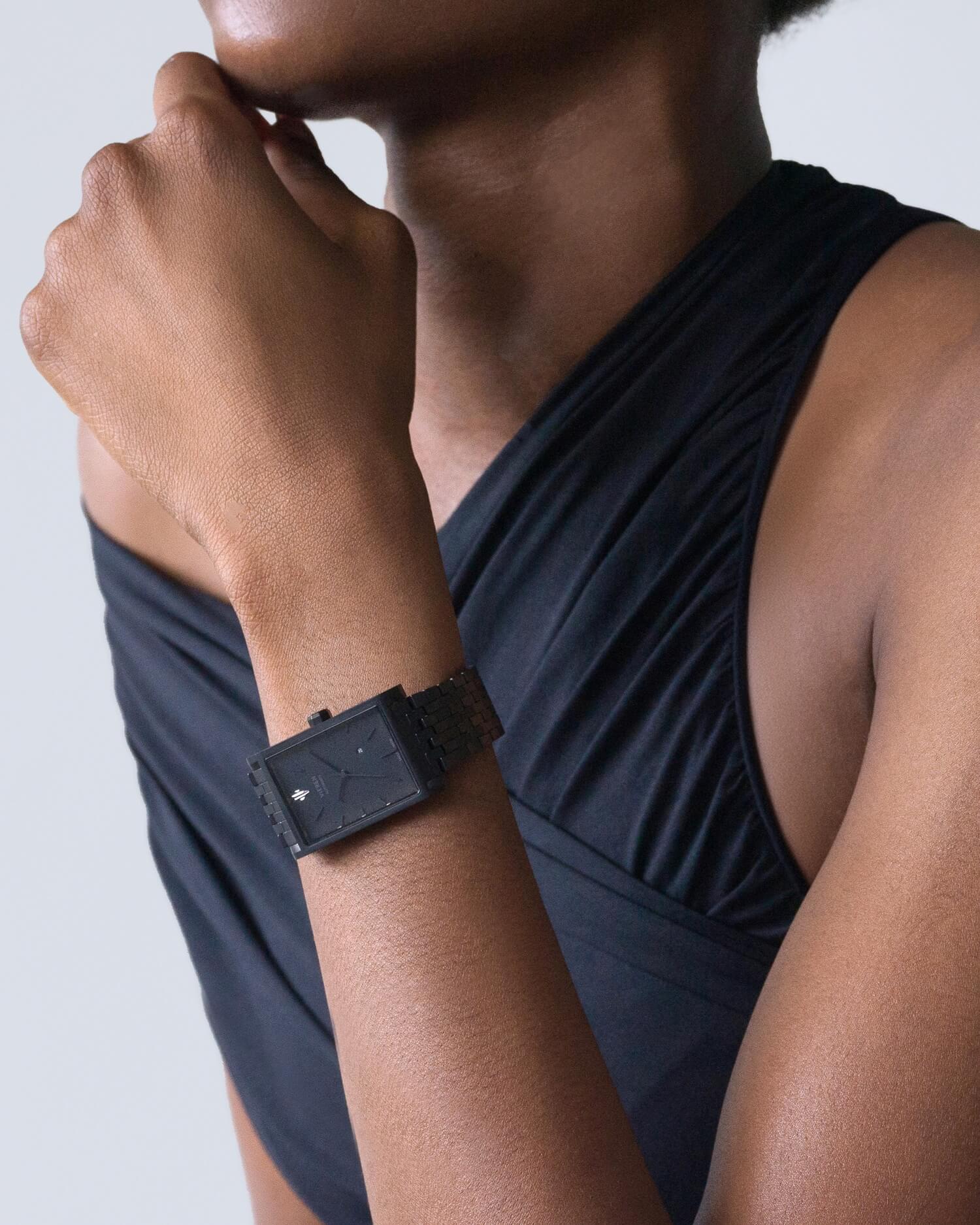 VIEREN Matte Black women's rectangular watch