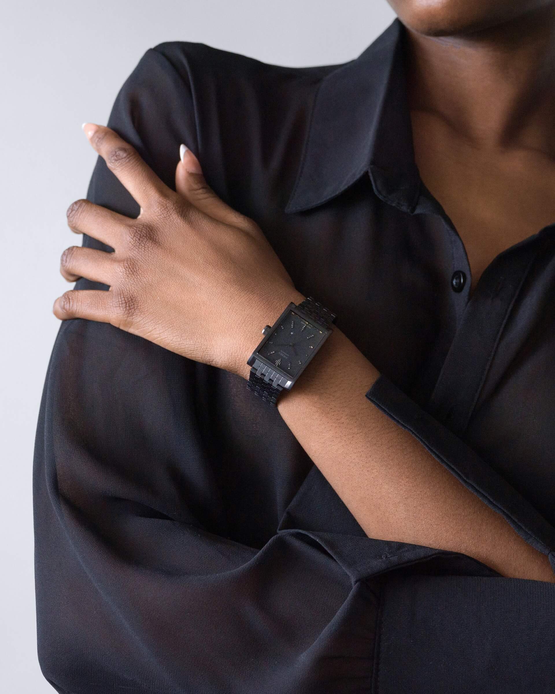 VIEREN women's black rectangular watch with black diamond dial