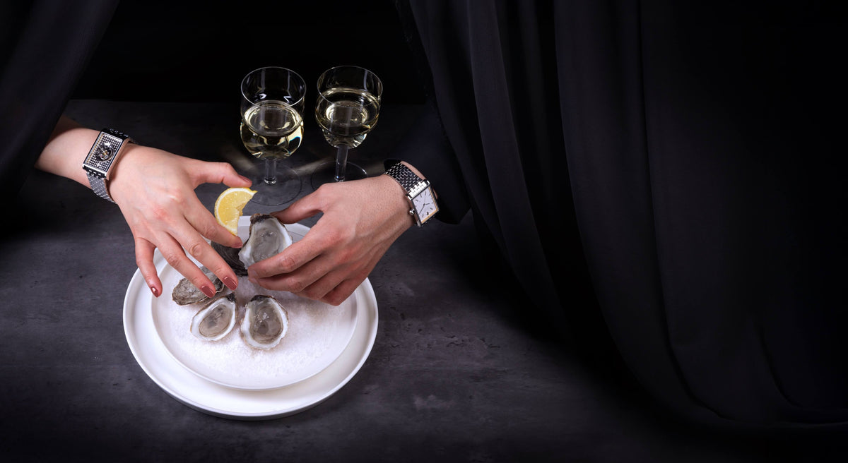VIEREN silver rectangular watches couples watch sets with wine and oysters