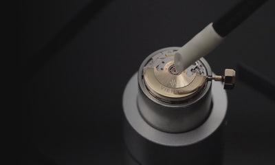 VIEREN Swiss Made ETA 2671 automatic movement with gold rotor inside a watch caseback