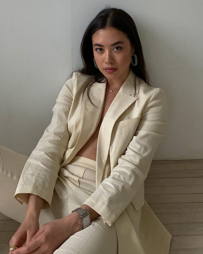 Sasha Mei wearing the VIEREN White Diamond silver rectangular watch