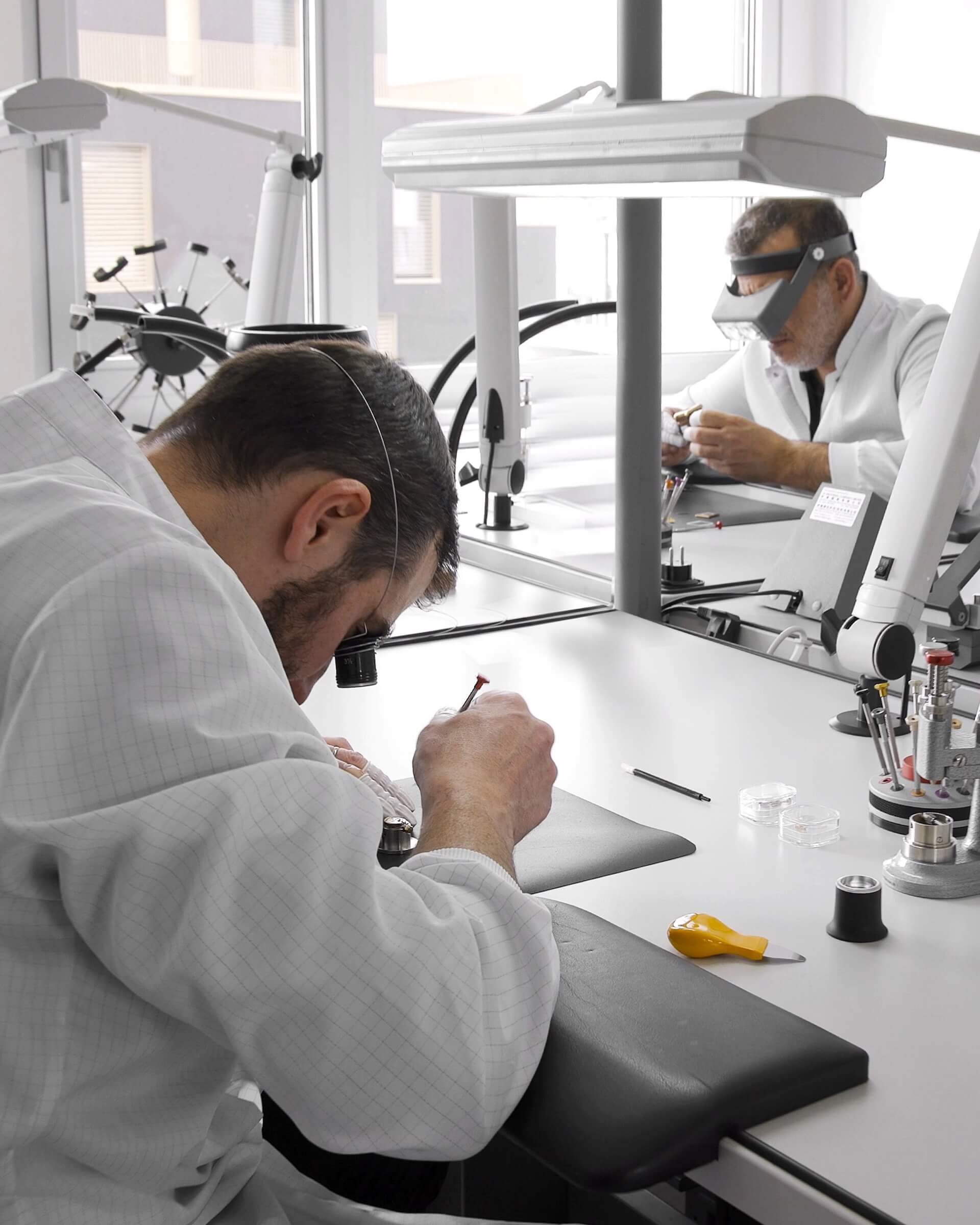 VIEREN Swiss watchmakers crafting automatic rectangular watches in La Chaux-de-Fonds studio