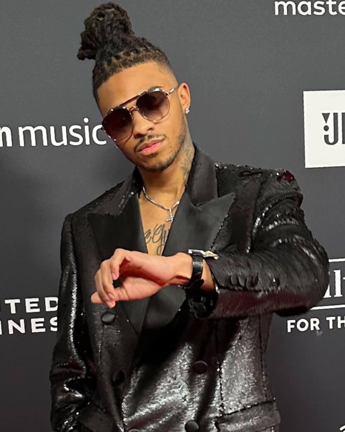 Tone Stith wearing the VIEREN Black Croc leather watch at the Grammys