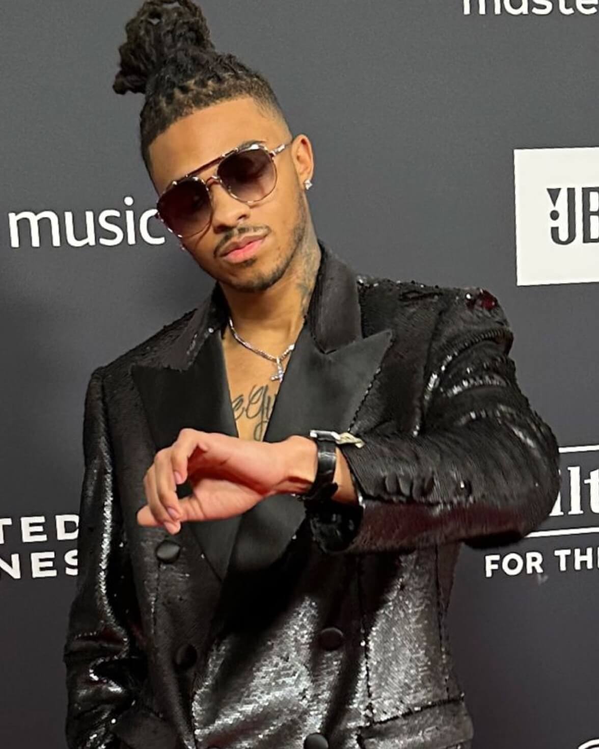 Tone Stith wearing the VIEREN Black Croc leather rectangular watch at the Grammys
