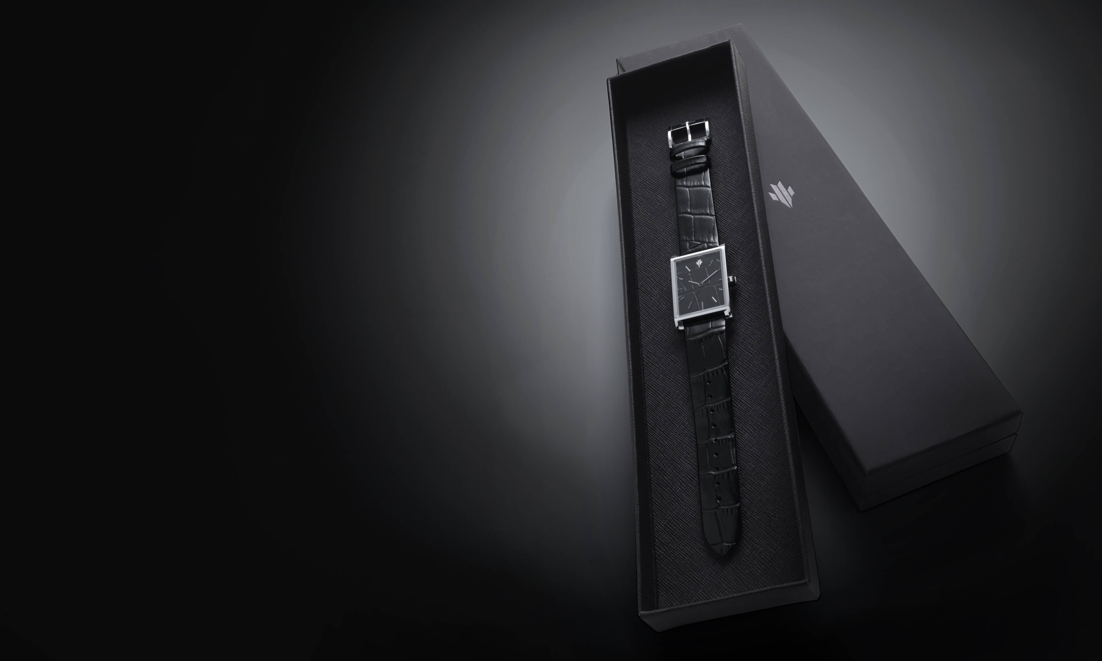 VIEREN Black leather watch with signature box set and valet tray packaging
