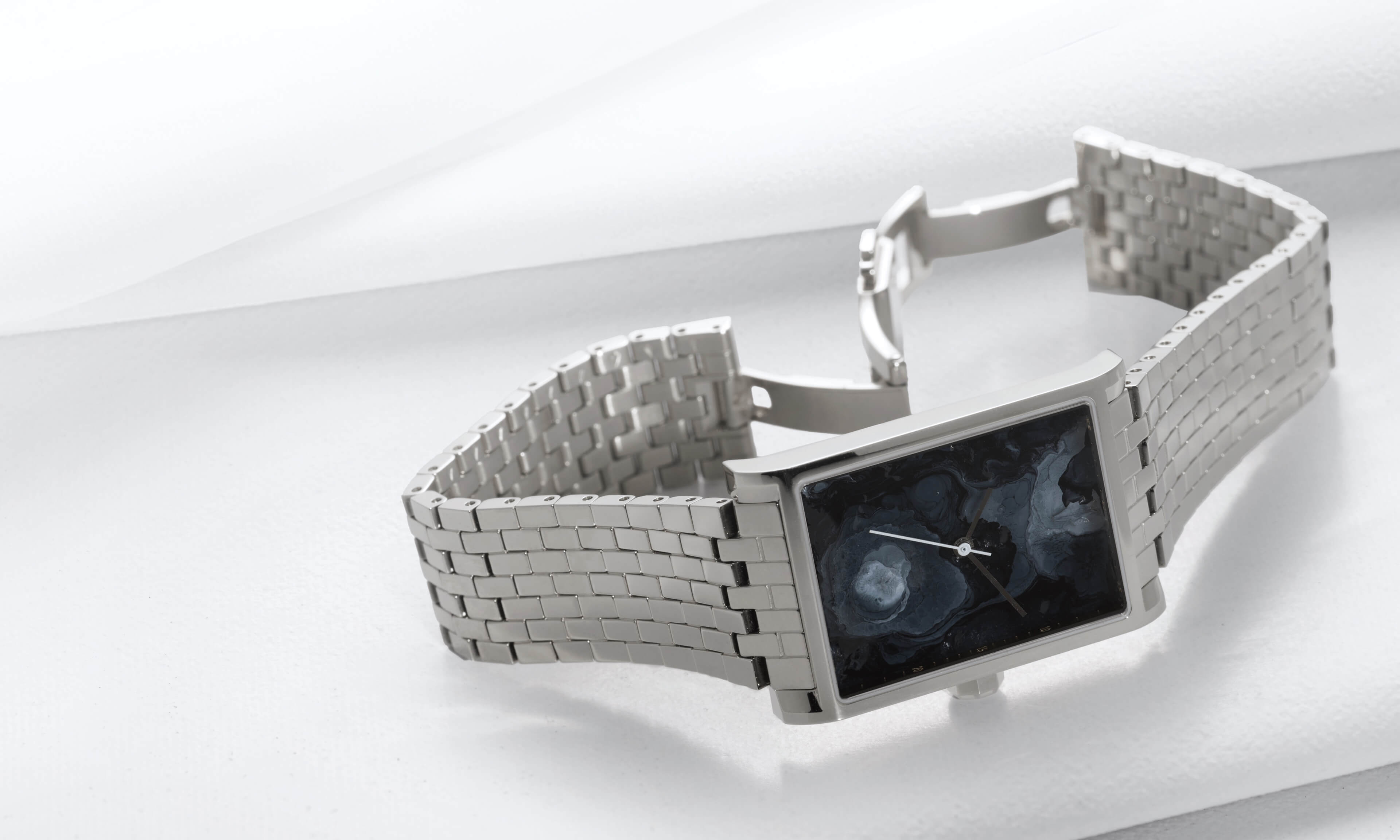 VIEREN x Cosmodernism rectangular watch case dimensions 41.5 mm x 27 mm x 9.2 mm