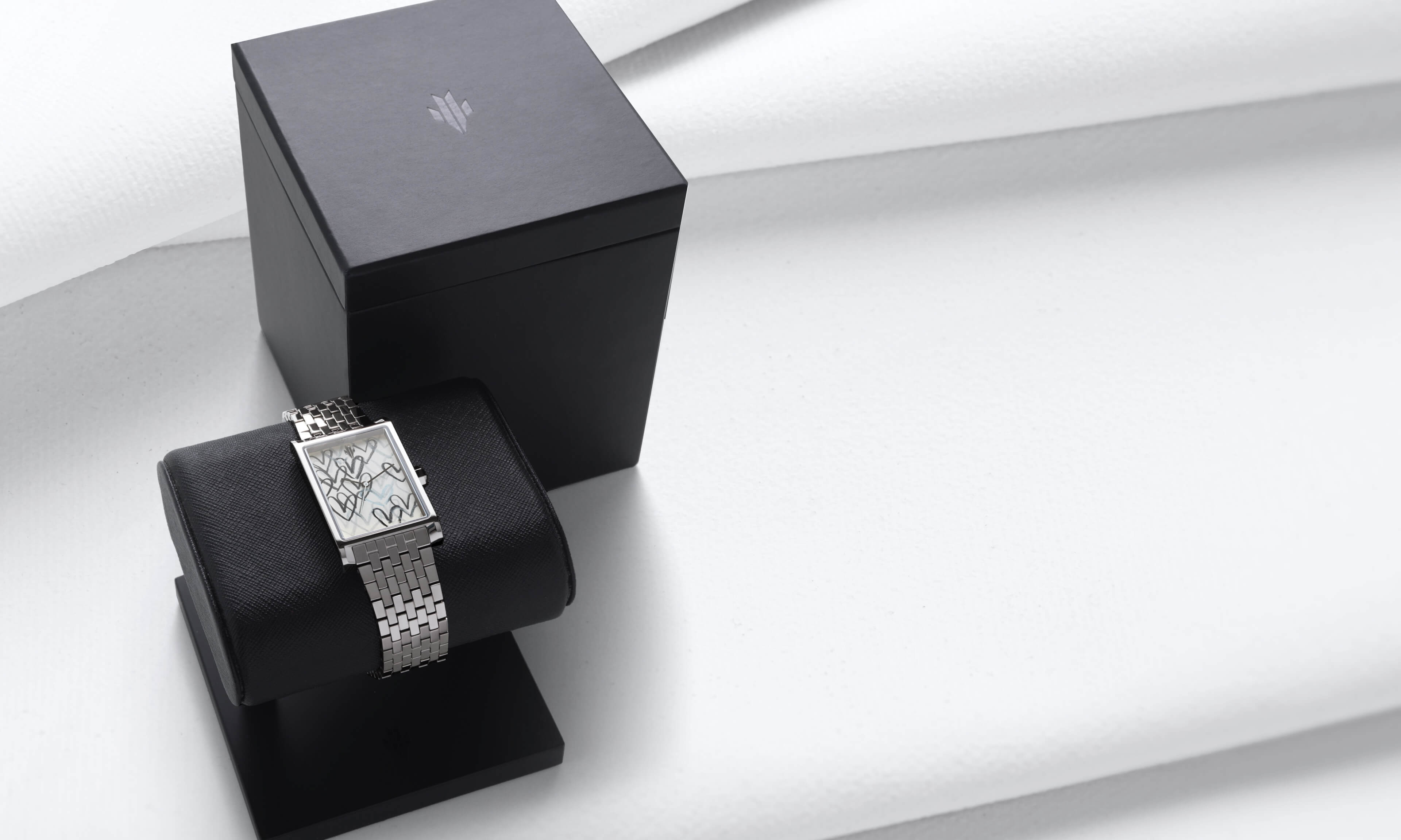 VIEREN x James Goldcrown rectangular watch with signature box set and display packaging
