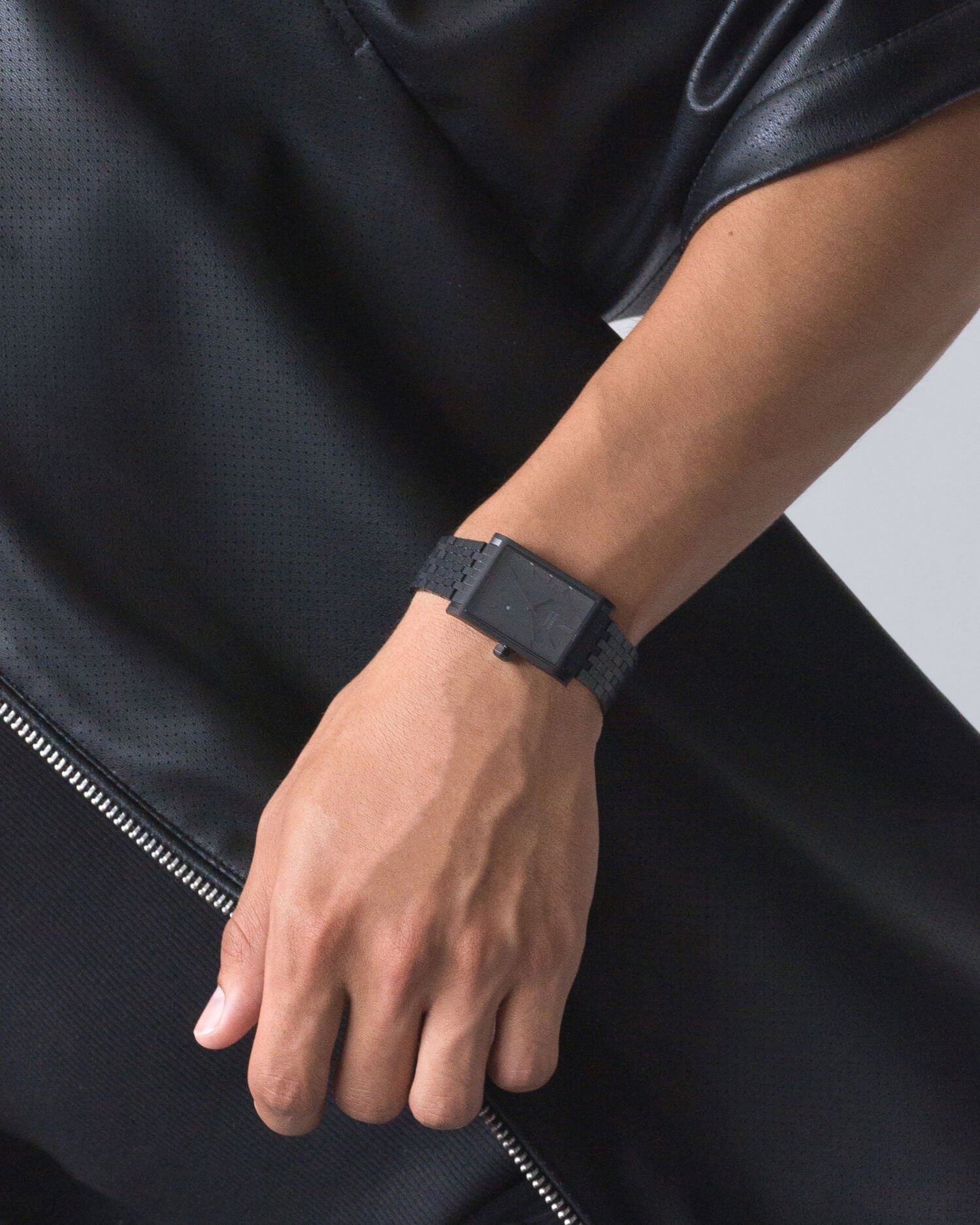 VIEREN Matte Black men's rectangular watch