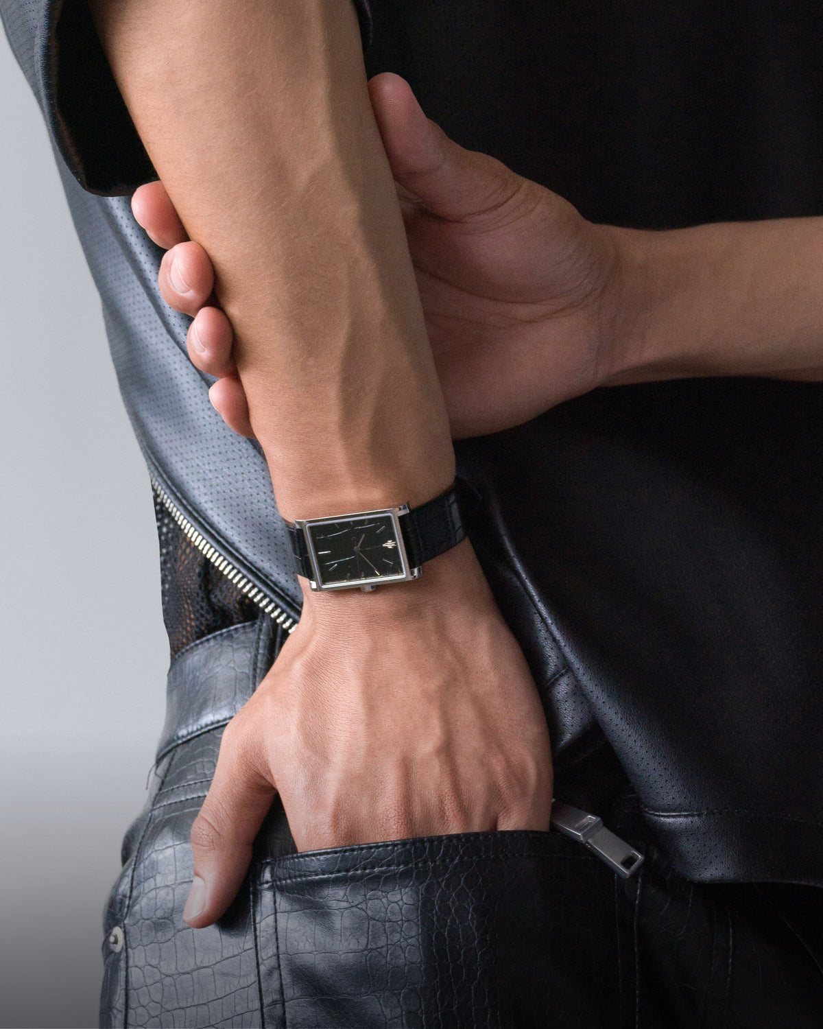 VIEREN Black Croc Leather men's rectangular watch