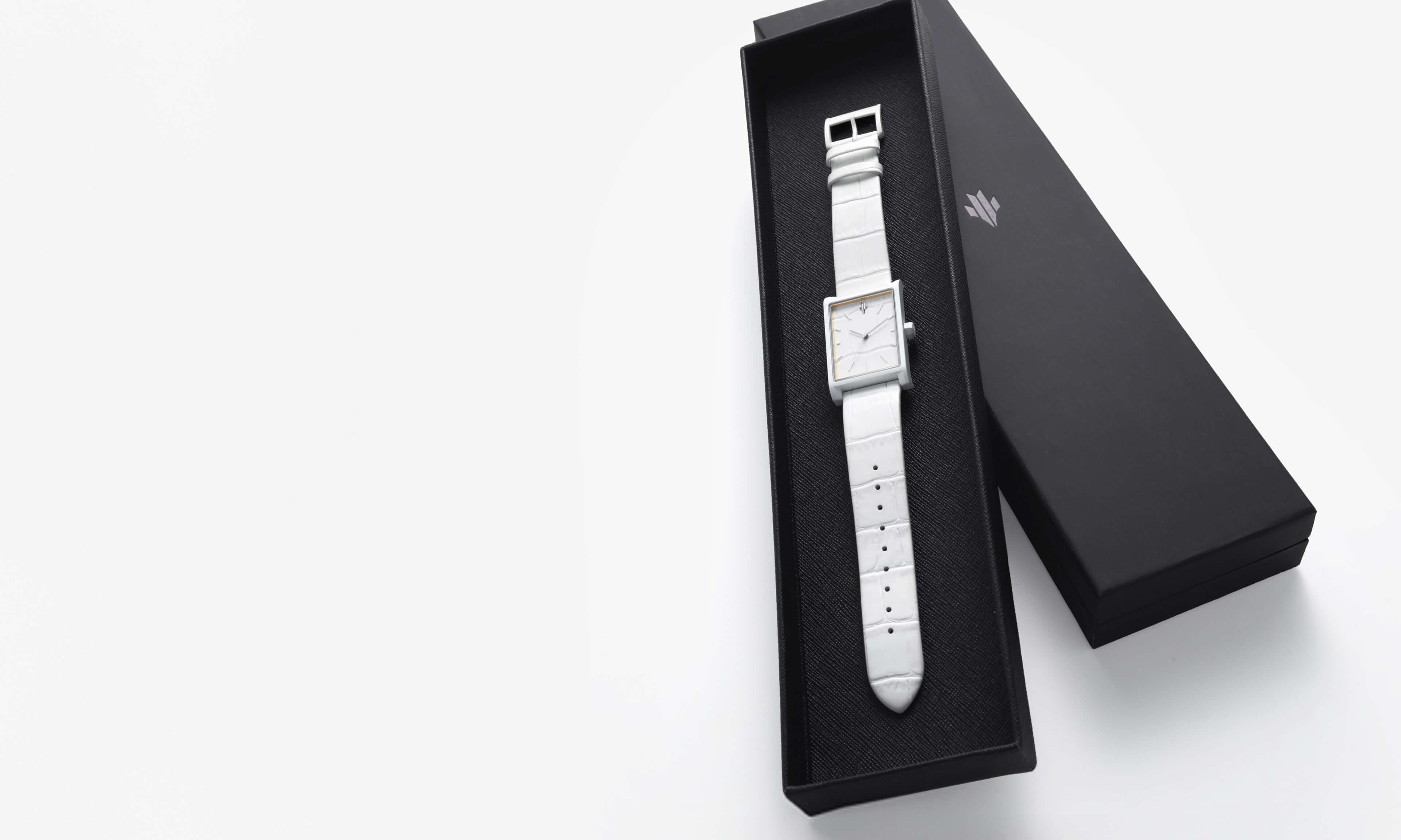 VIEREN White Croc Leather rectangular watch with signature box set and display stand packaging